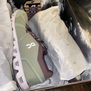 ON Cloud Beam (Leaf/Grape color) Like new with the box!!!